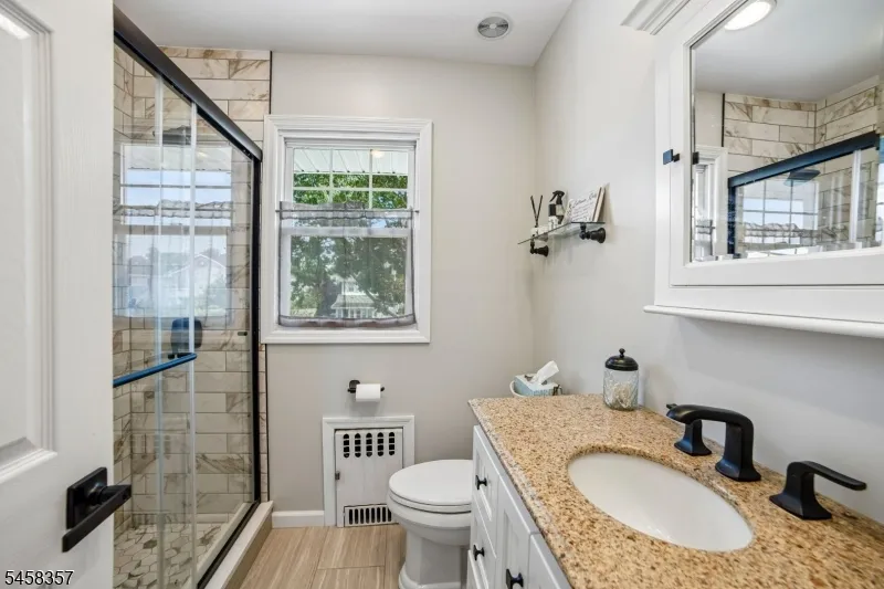 439 Lake Ave Lyndhurst, NJ 07071
