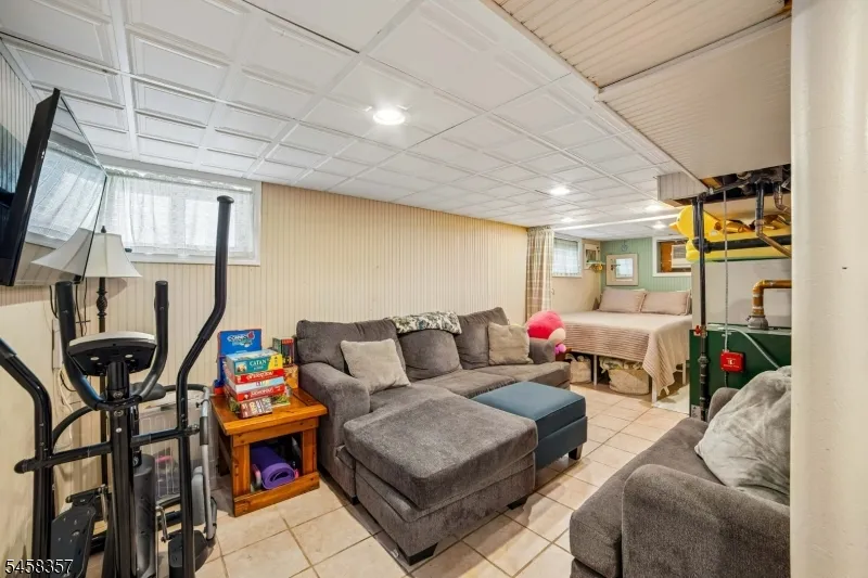 439 Lake Ave Lyndhurst, NJ 07071