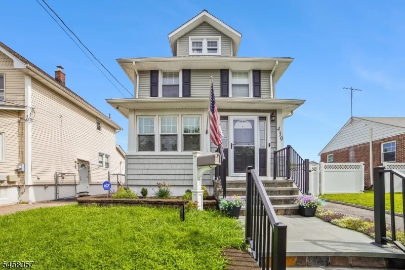 439 Lake Ave Lyndhurst, NJ 07071
