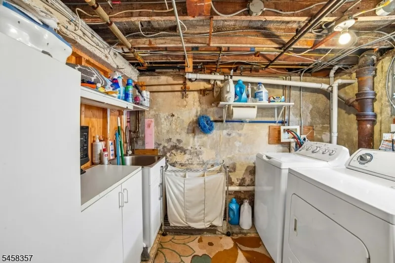 439 Lake Ave Lyndhurst, NJ 07071