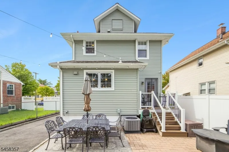 439 Lake Ave Lyndhurst, NJ 07071