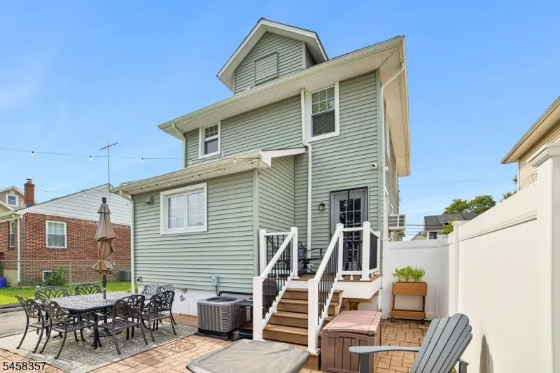 439 Lake Ave Lyndhurst, NJ 07071
