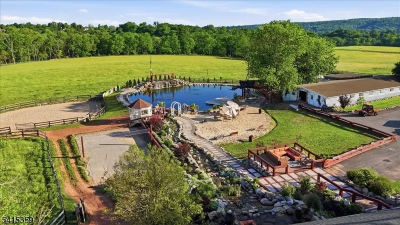 72 Pond Ln Holland, NJ 08848
