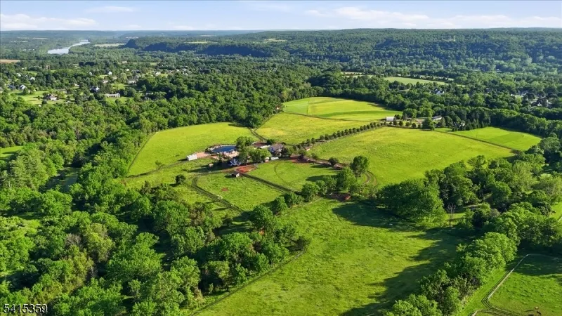 72 Pond Ln Holland, NJ 08848