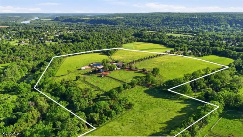 72 Pond Ln Holland, NJ 08848