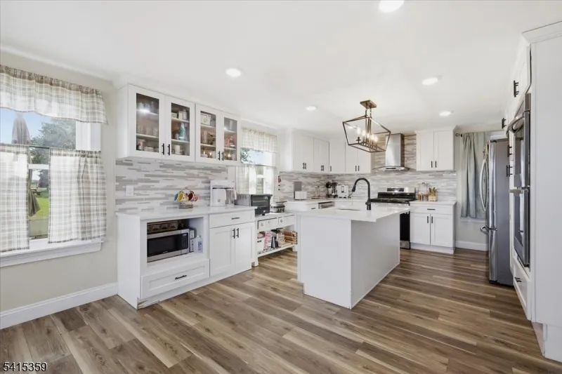 72 Pond Ln Holland, NJ 08848