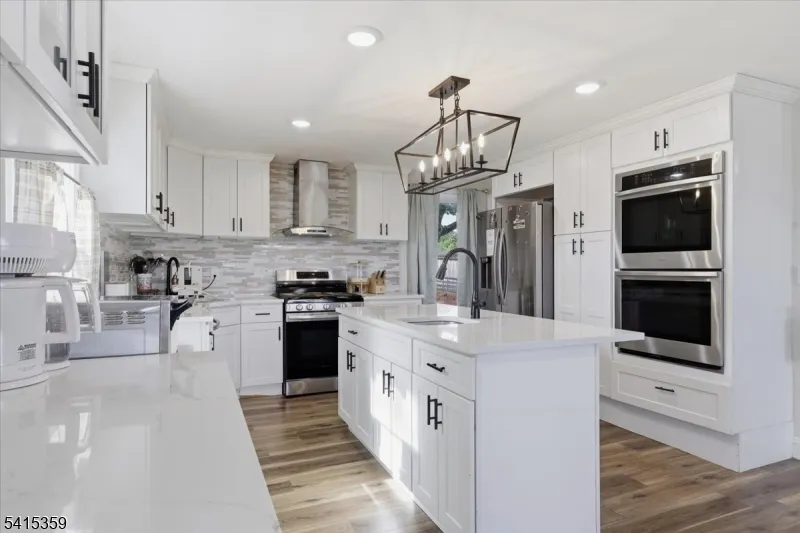72 Pond Ln Holland, NJ 08848