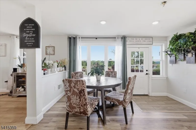 72 Pond Ln Holland, NJ 08848