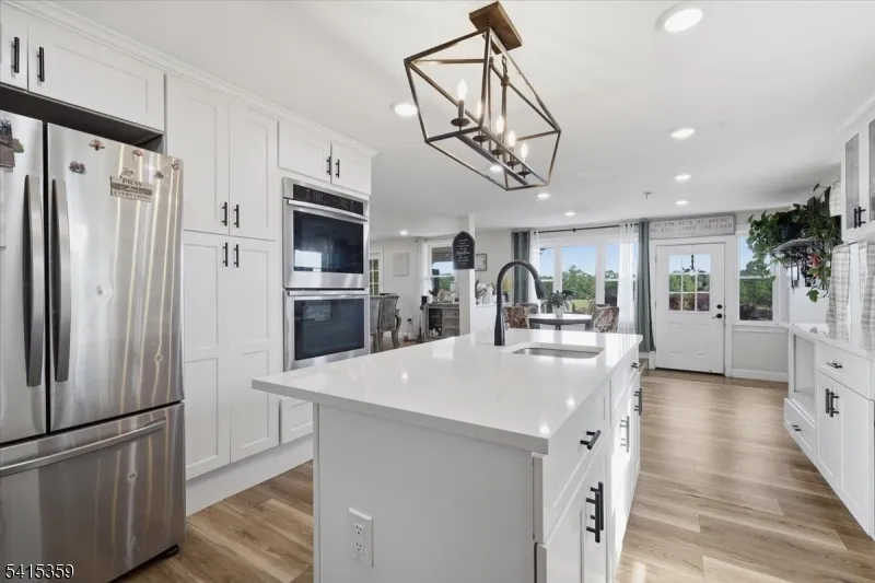 72 Pond Ln Holland, NJ 08848