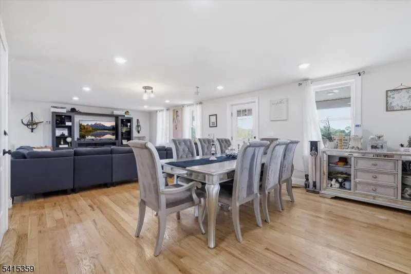 72 Pond Ln Holland, NJ 08848
