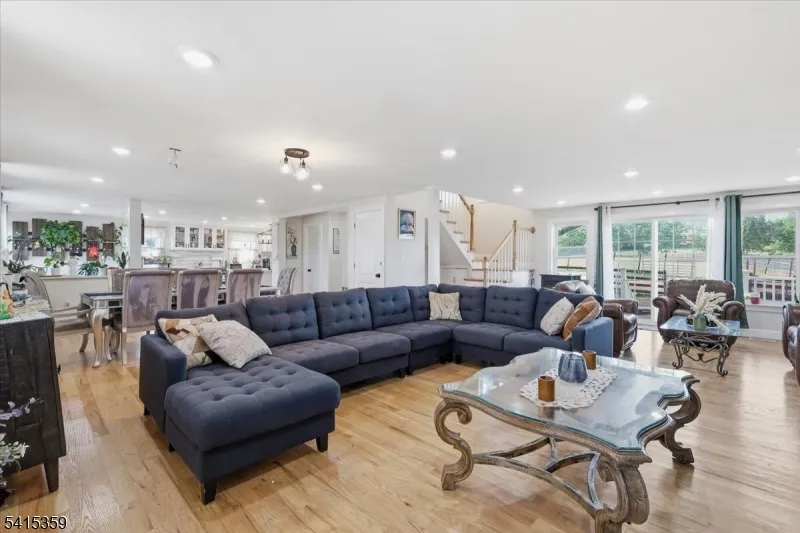72 Pond Ln Holland, NJ 08848