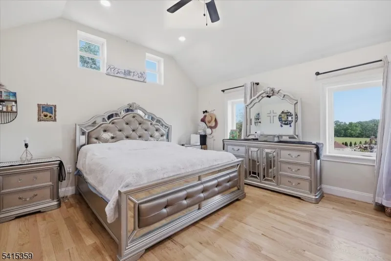 72 Pond Ln Holland, NJ 08848