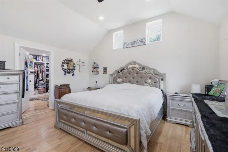 72 Pond Ln Holland, NJ 08848