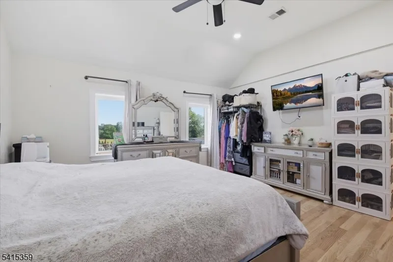 72 Pond Ln Holland, NJ 08848