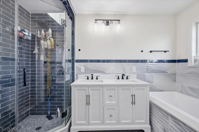 72 Pond Ln Holland, NJ 08848