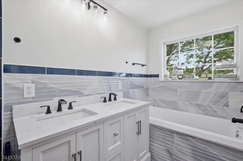72 Pond Ln Holland, NJ 08848