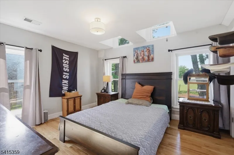 72 Pond Ln Holland, NJ 08848