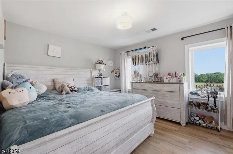 72 Pond Ln Holland, NJ 08848