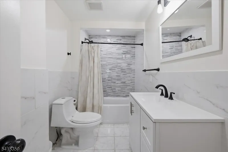 72 Pond Ln Holland, NJ 08848
