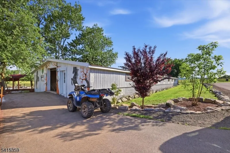 72 Pond Ln Holland, NJ 08848