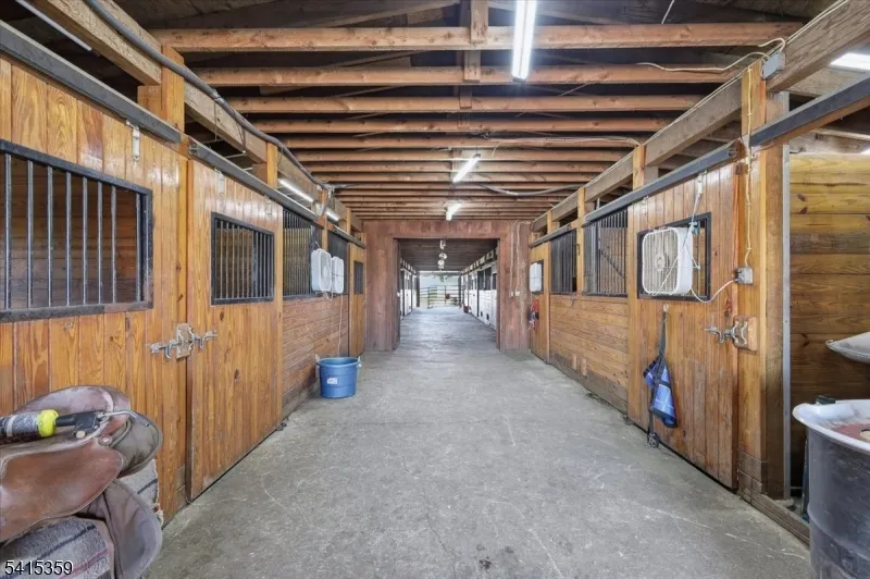 72 Pond Ln Holland, NJ 08848