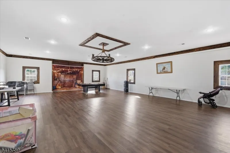 72 Pond Ln Holland, NJ 08848