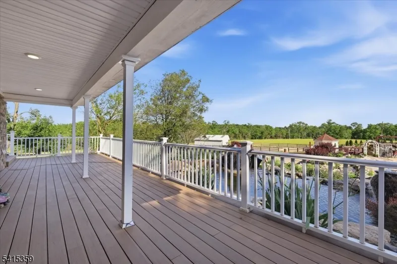 72 Pond Ln Holland, NJ 08848
