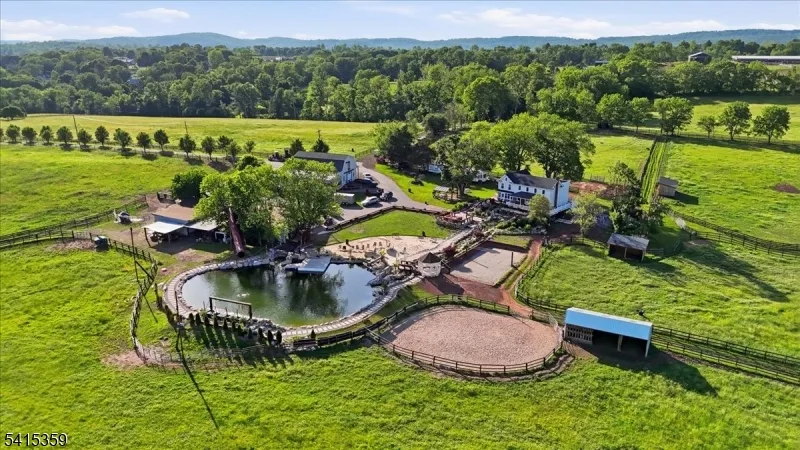 72 Pond Ln Holland, NJ 08848