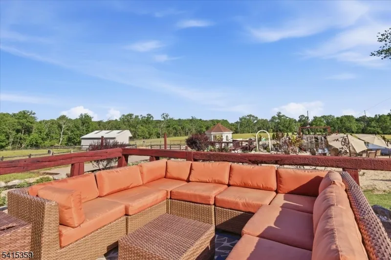72 Pond Ln Holland, NJ 08848
