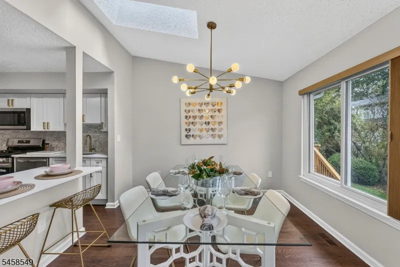4 Lee Lee Ln Old Bridge, NJ 08879