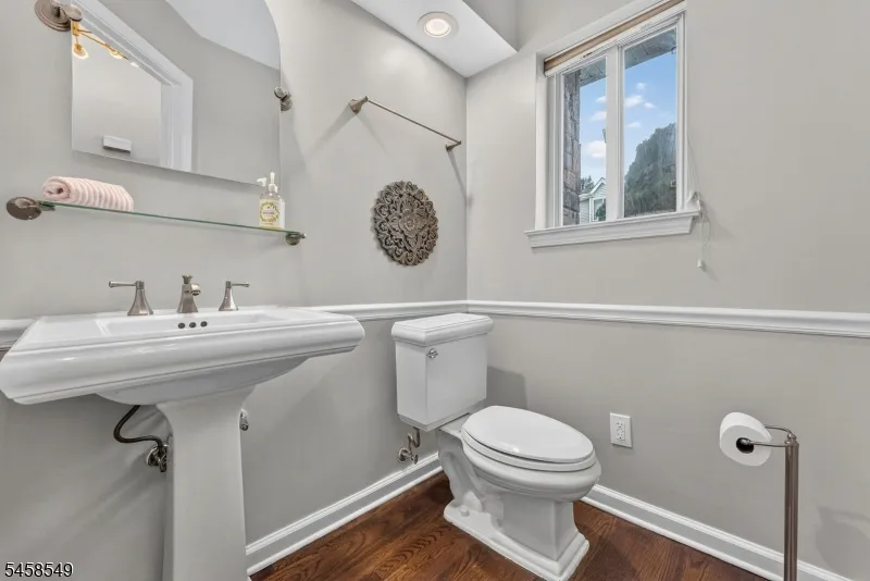 4 Lee Lee Ln Old Bridge, NJ 08879