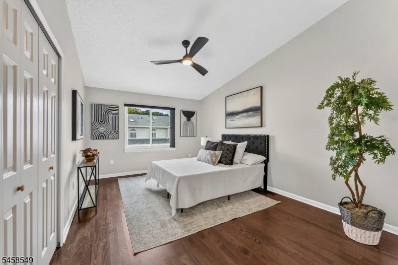 4 Lee Lee Ln Old Bridge, NJ 08879