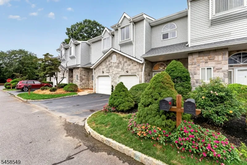 4 Lee Lee Ln Old Bridge, NJ 08879