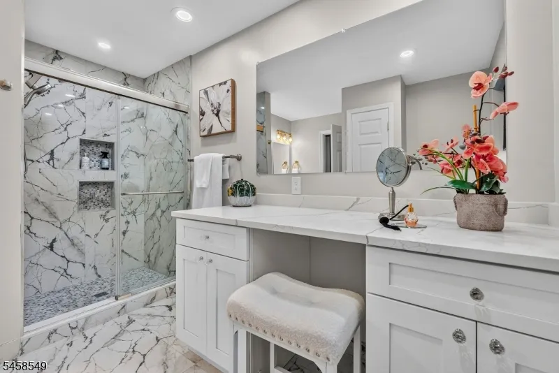 4 Lee Lee Ln Old Bridge, NJ 08879