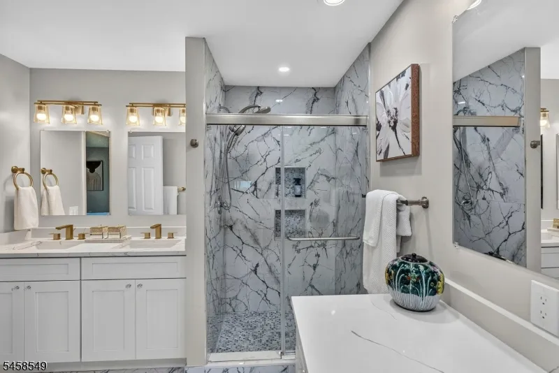 4 Lee Lee Ln Old Bridge, NJ 08879