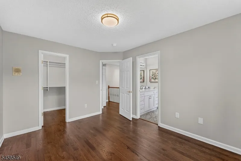 4 Lee Lee Ln Old Bridge, NJ 08879