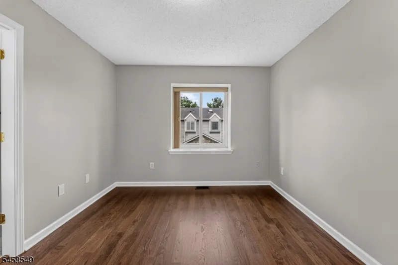 4 Lee Lee Ln Old Bridge, NJ 08879