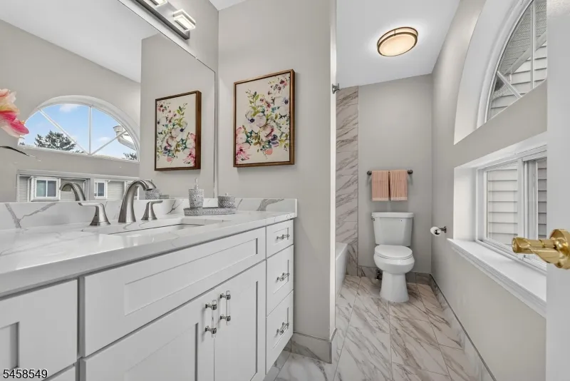 4 Lee Lee Ln Old Bridge, NJ 08879