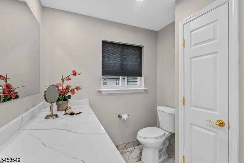 4 Lee Lee Ln Old Bridge, NJ 08879
