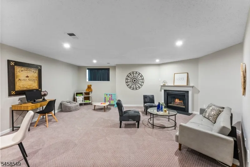 4 Lee Lee Ln Old Bridge, NJ 08879