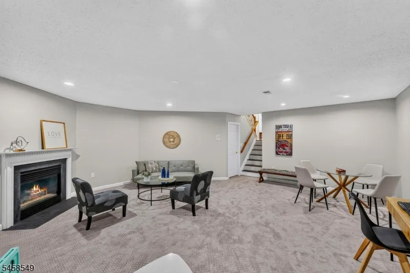 4 Lee Lee Ln Old Bridge, NJ 08879