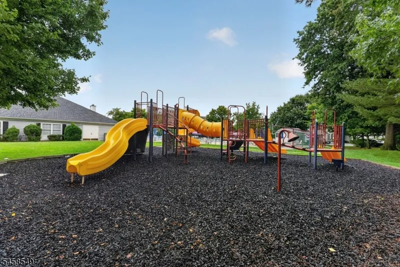 4 Lee Lee Ln Old Bridge, NJ 08879