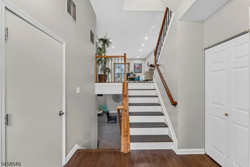 4 Lee Lee Ln Old Bridge, NJ 08879