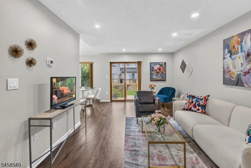4 Lee Lee Ln Old Bridge, NJ 08879