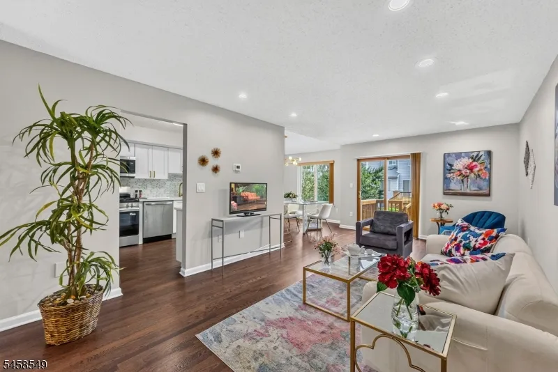 4 Lee Lee Ln Old Bridge, NJ 08879
