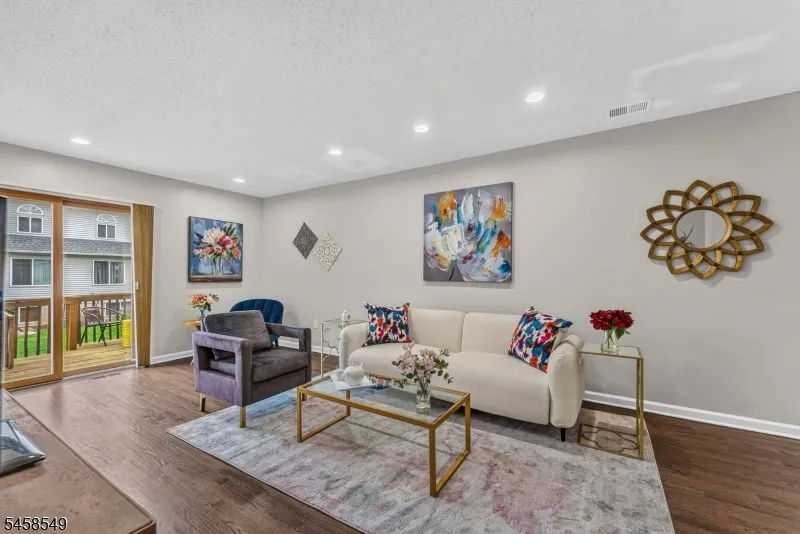 4 Lee Lee Ln Old Bridge, NJ 08879