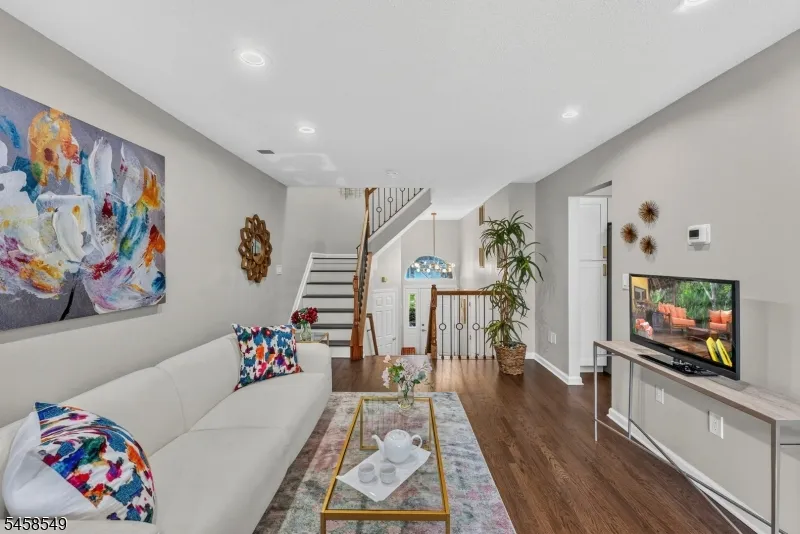 4 Lee Lee Ln Old Bridge, NJ 08879