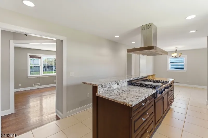 154 Mulberry Ln Middlesex, NJ 08846