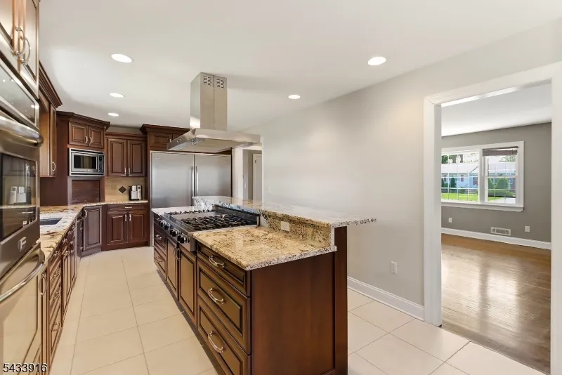 154 Mulberry Ln Middlesex, NJ 08846