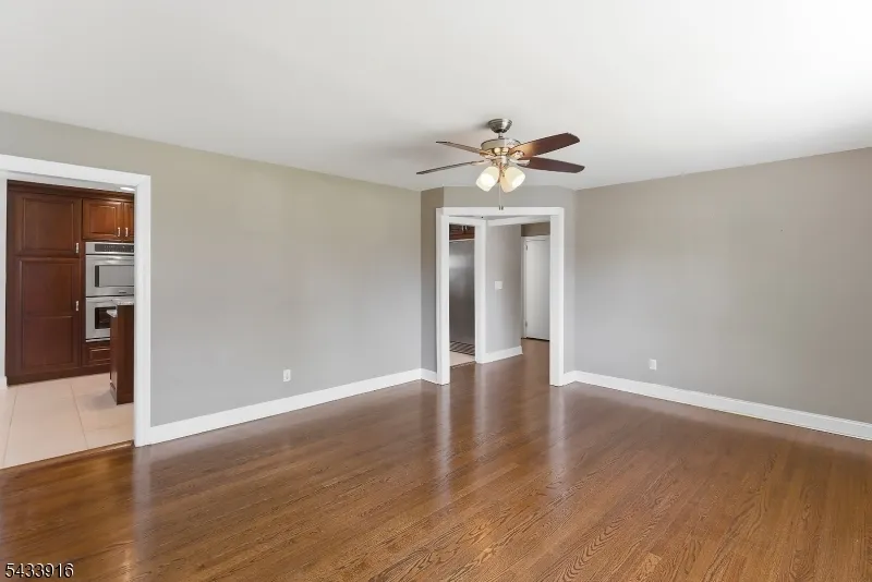 154 Mulberry Ln Middlesex, NJ 08846